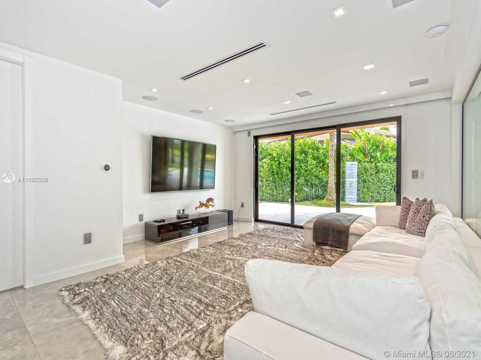 Small Image of 9474 NORTH WEST 54TH DORAL CIRCLE LN, Doral Number 20