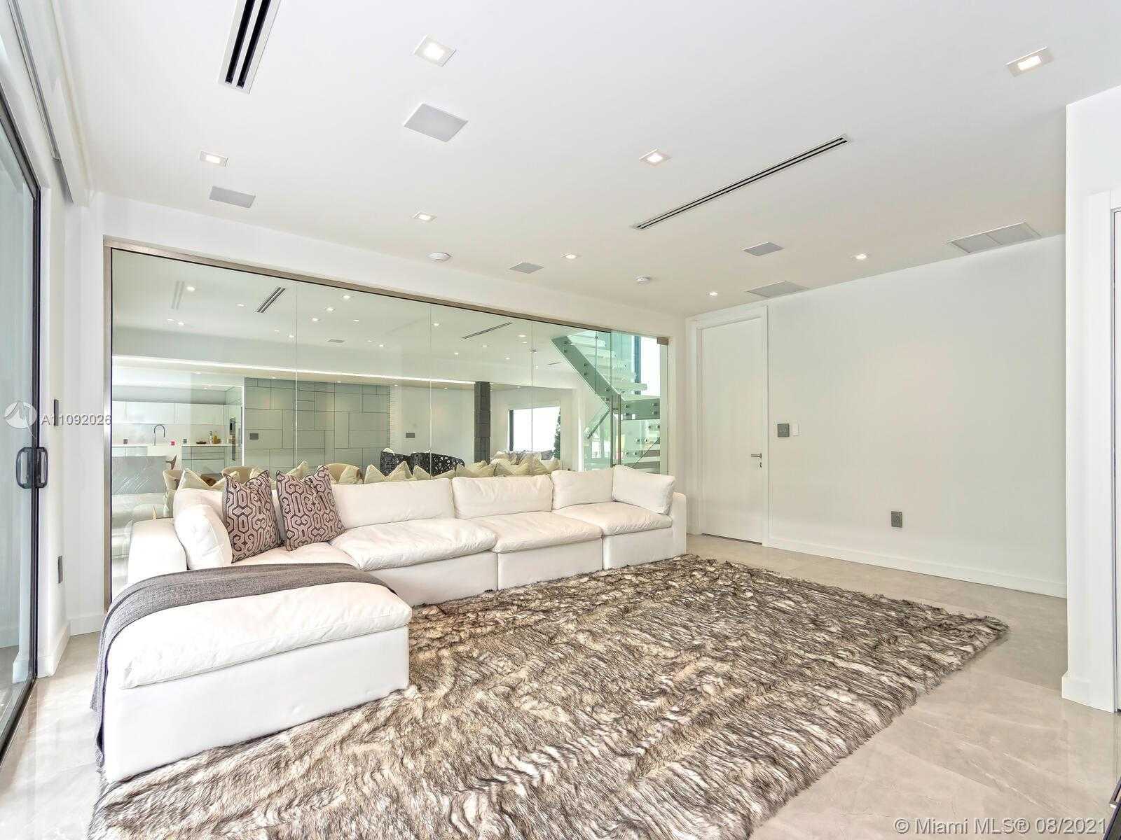 Small Image of 9474 NORTH WEST 54TH DORAL CIRCLE LN, Doral Number 21