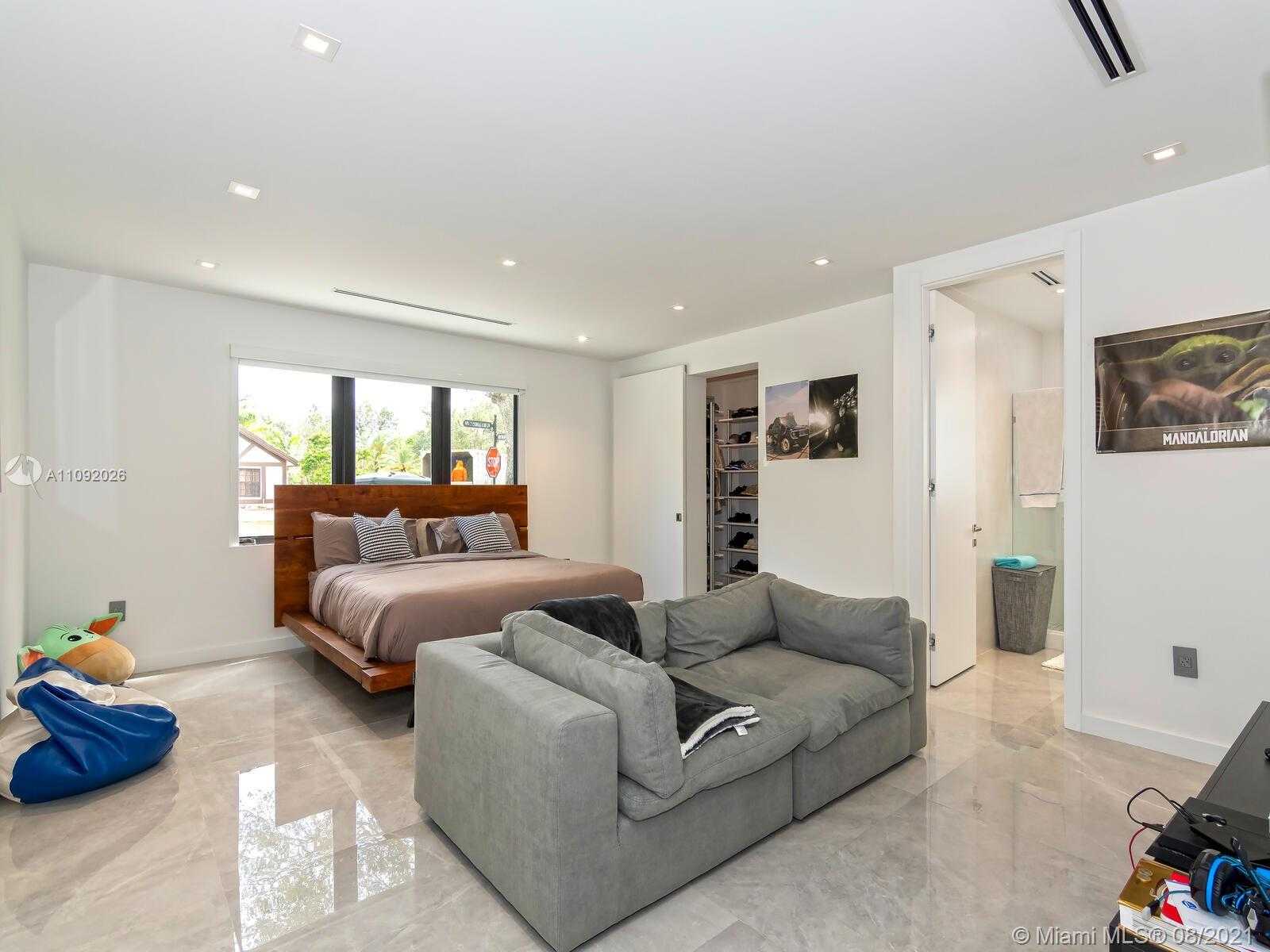 Small Image of 9474 NORTH WEST 54TH DORAL CIRCLE LN, Doral Number 32