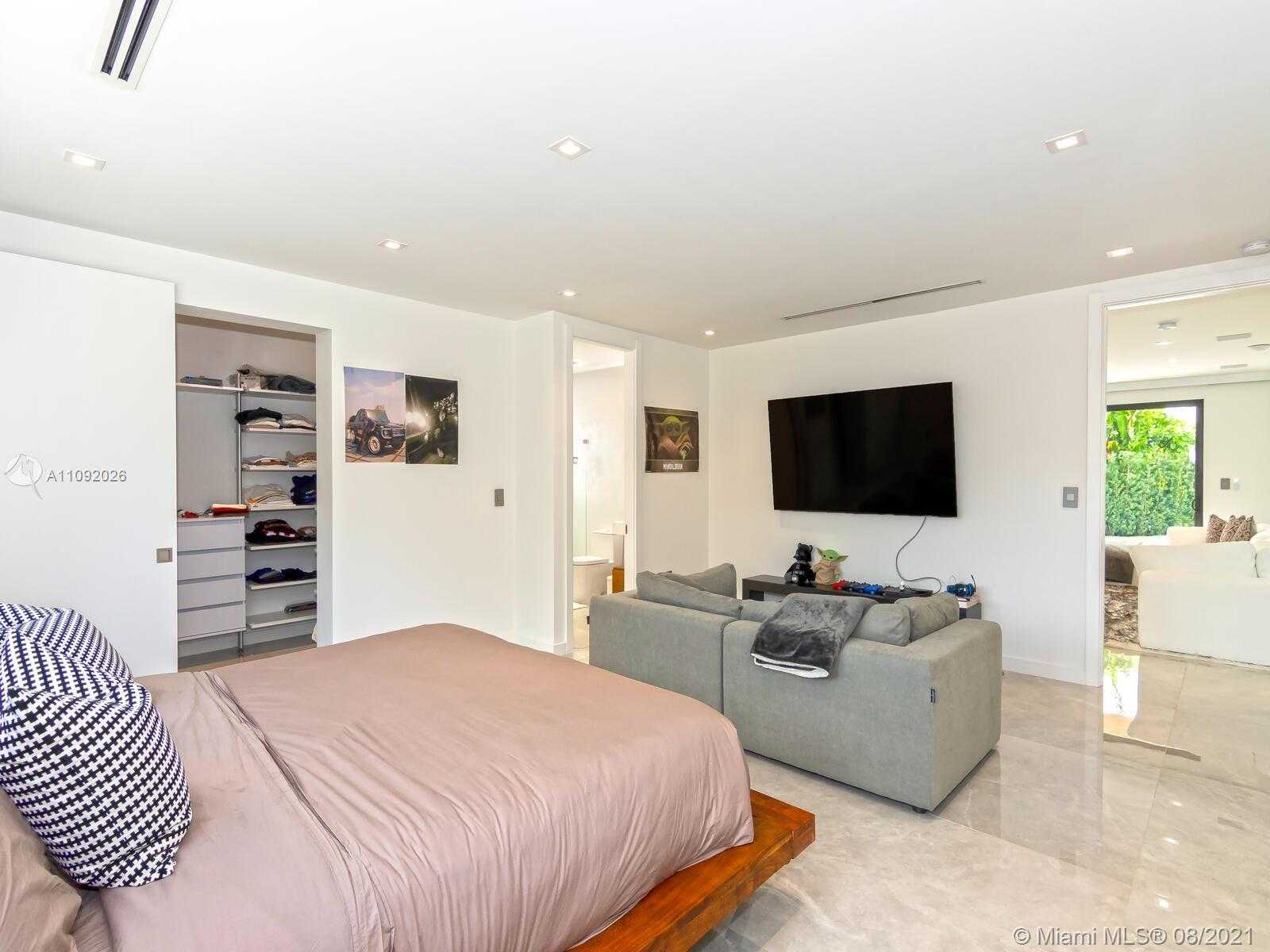 Small Image of 9474 NORTH WEST 54TH DORAL CIRCLE LN, Doral Number 33