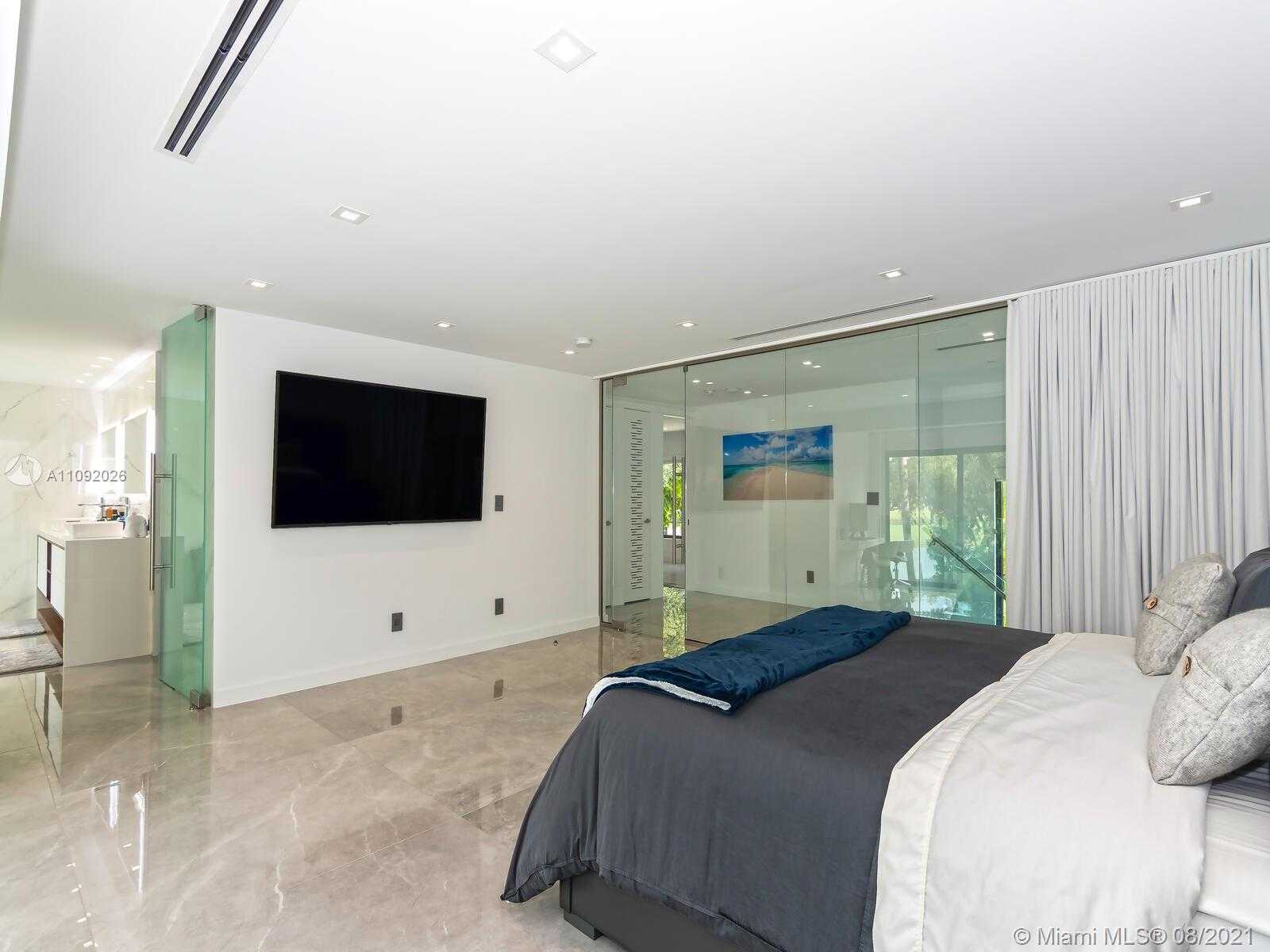 Small Image of 9474 NORTH WEST 54TH DORAL CIRCLE LN, Doral Number 36