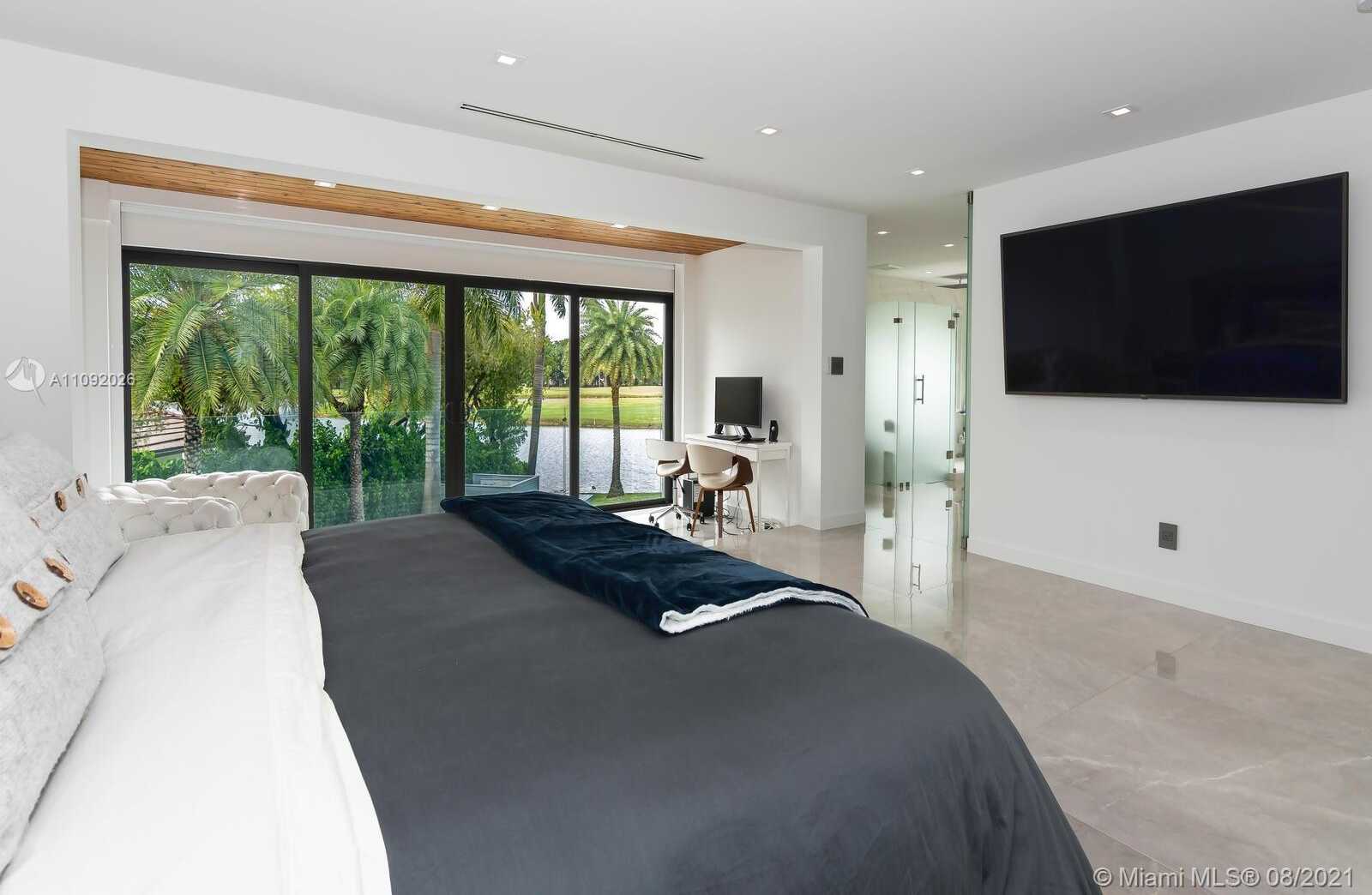 Small Image of 9474 NORTH WEST 54TH DORAL CIRCLE LN, Doral Number 38