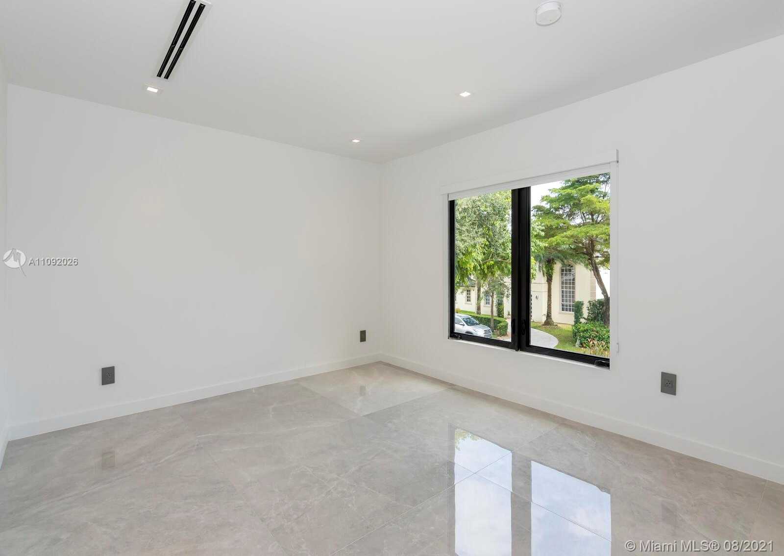 Small Image of 9474 NORTH WEST 54TH DORAL CIRCLE LN, Doral Number 42
