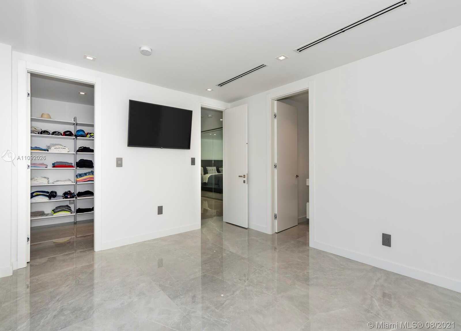 Small Image of 9474 NORTH WEST 54TH DORAL CIRCLE LN, Doral Number 43