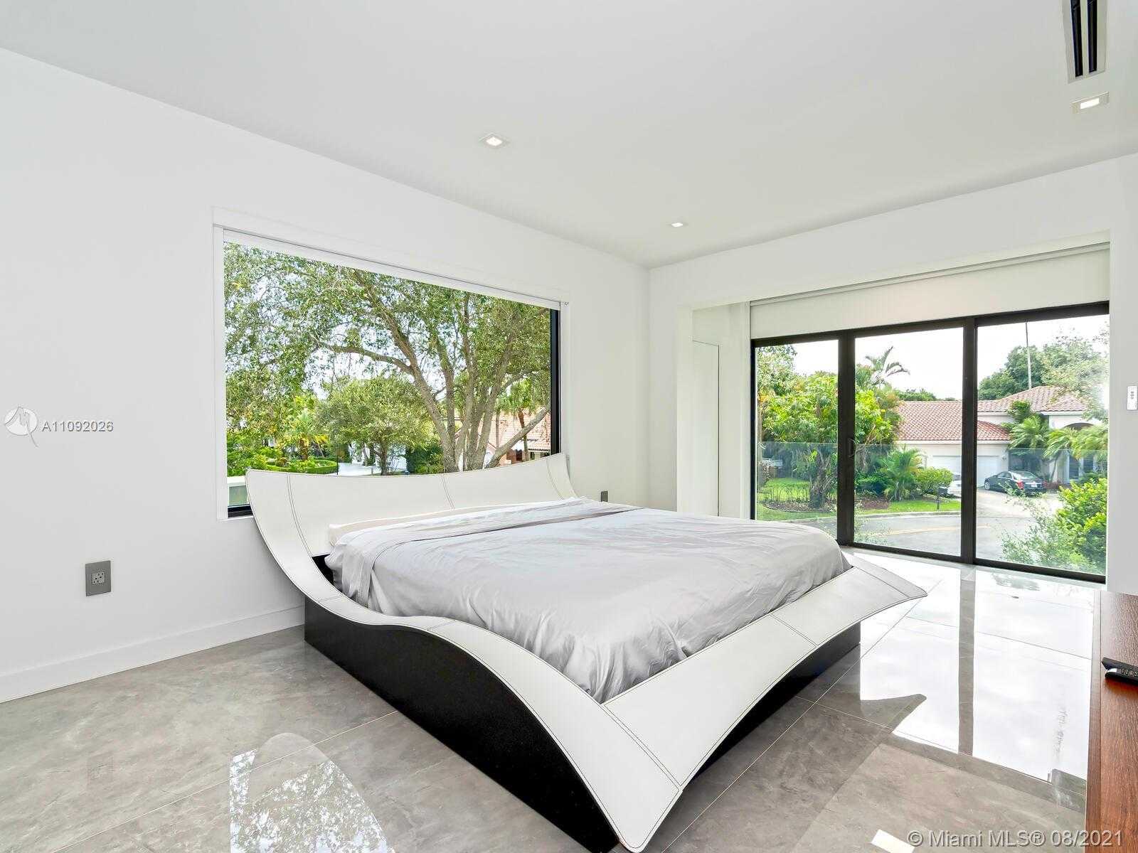 Small Image of 9474 NORTH WEST 54TH DORAL CIRCLE LN, Doral Number 49