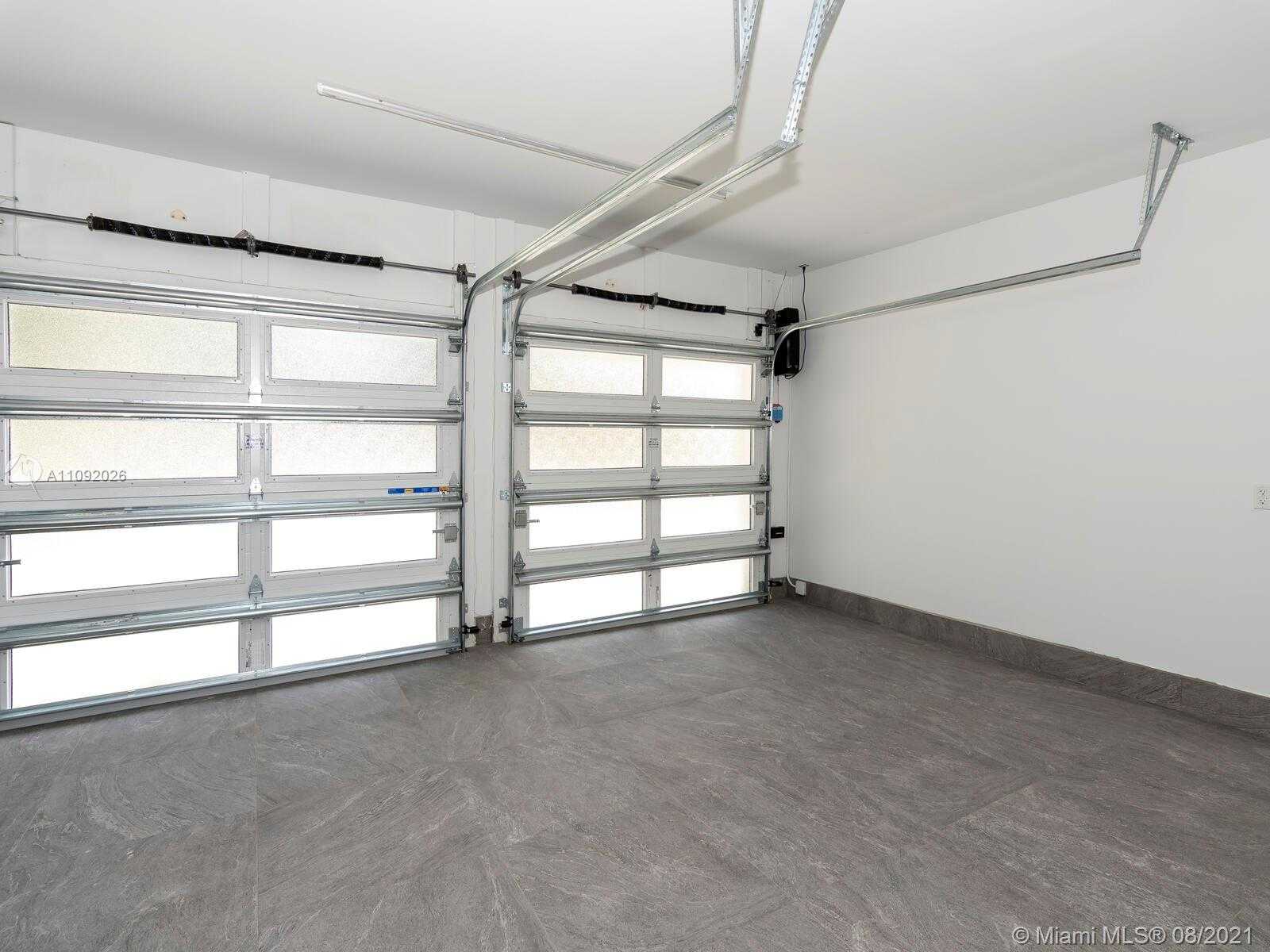 Small Image of 9474 NORTH WEST 54TH DORAL CIRCLE LN, Doral Number 58