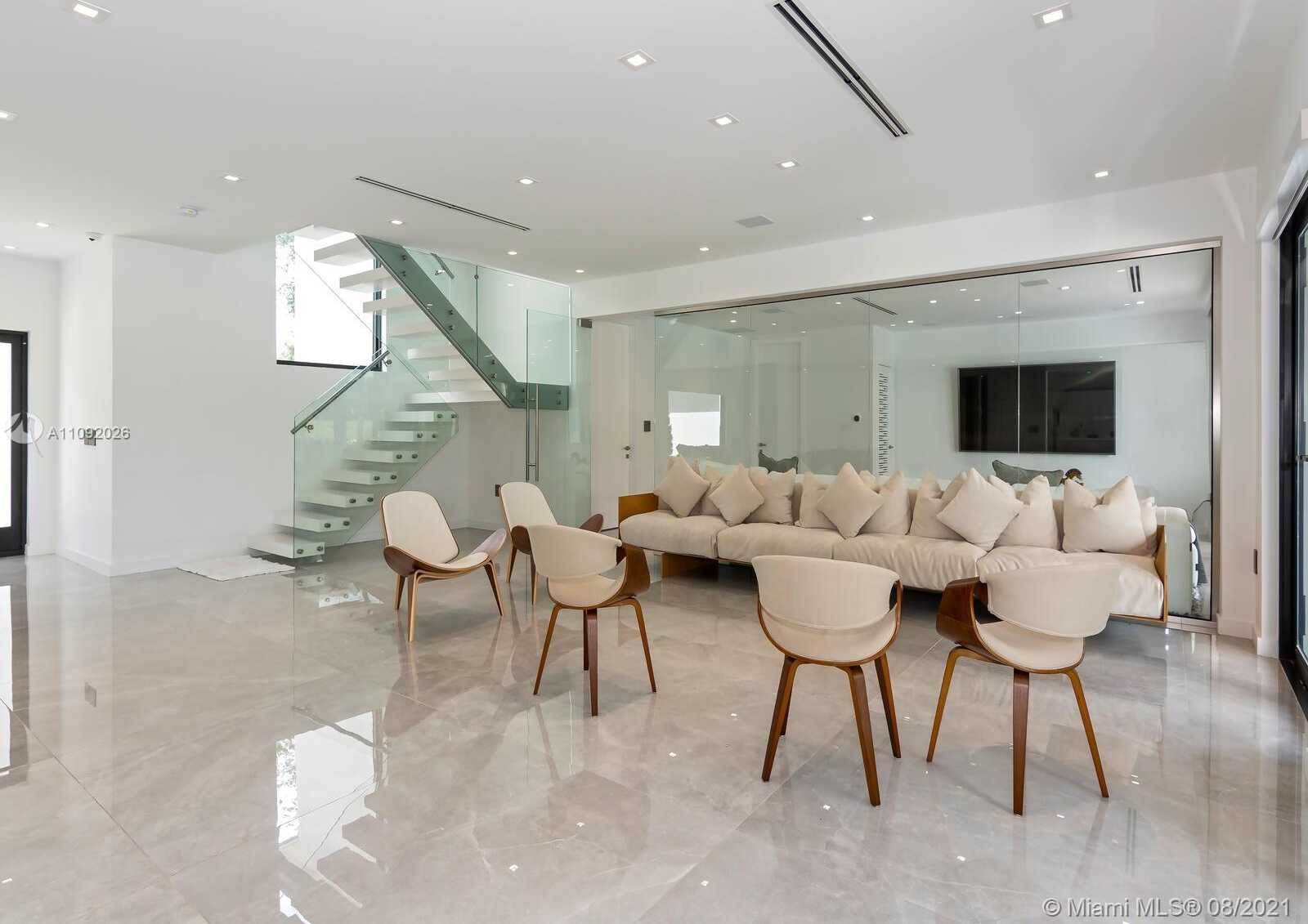 Small Image of 9474 NORTH WEST 54TH DORAL CIRCLE LN, Doral Number 7