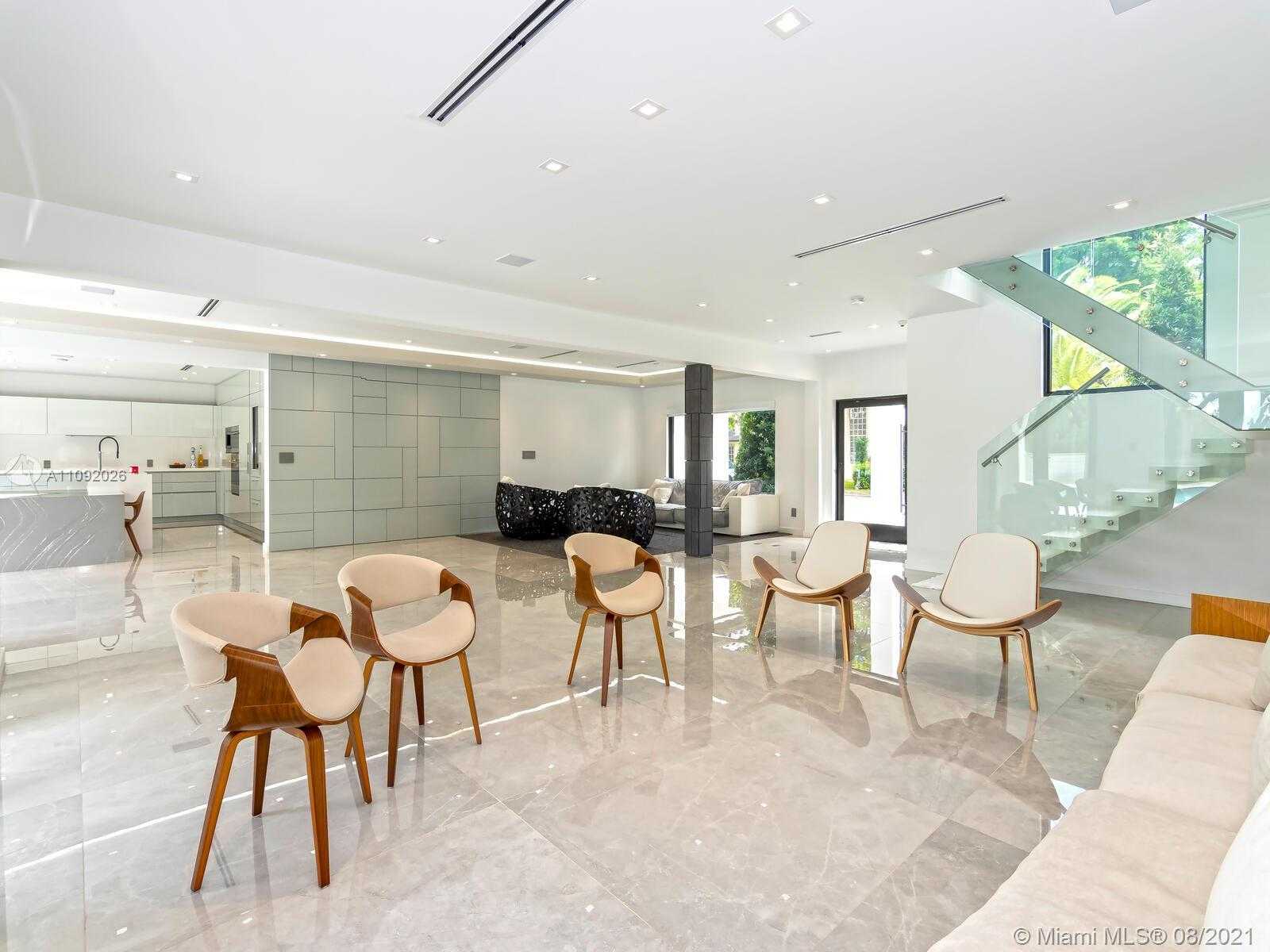 Small Image of 9474 NORTH WEST 54TH DORAL CIRCLE LN, Doral Number 8