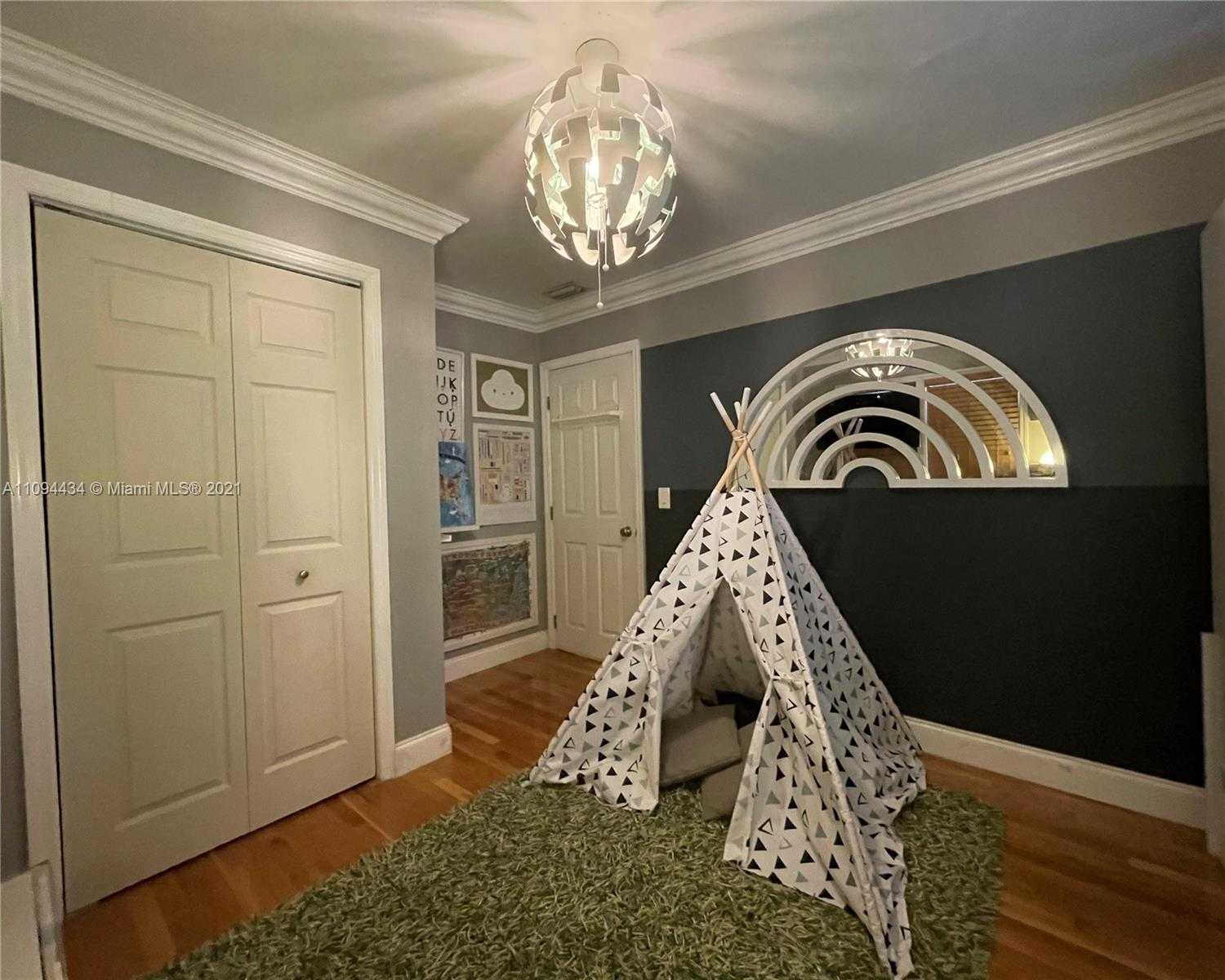 Small Image of 41 NORTH WEST 51ST AVE, Miami Number 11