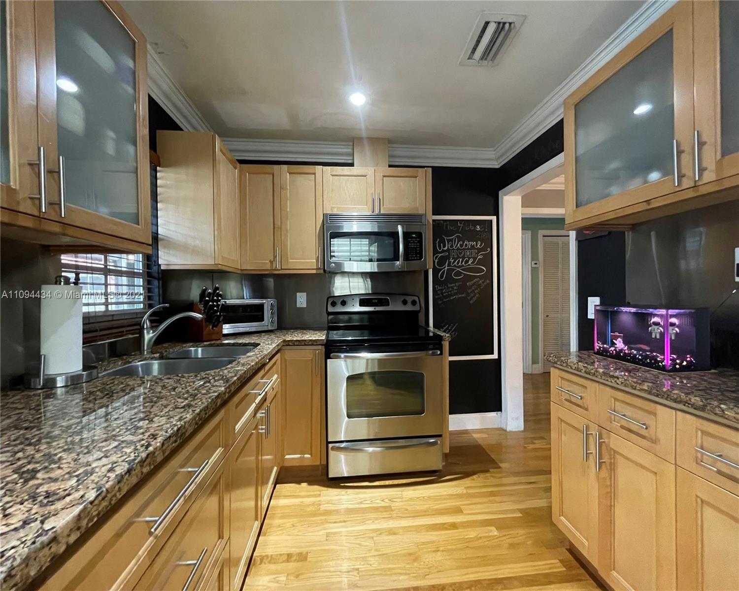 Small Image of 41 NORTH WEST 51ST AVE, Miami Number 4