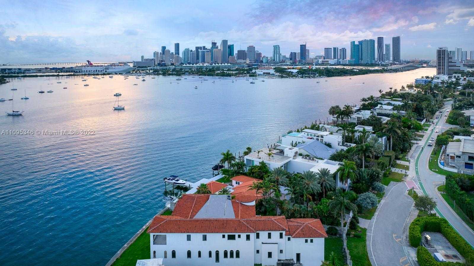 Small Image of 1384 SOUTH VENETIAN WAY, Miami Number 10