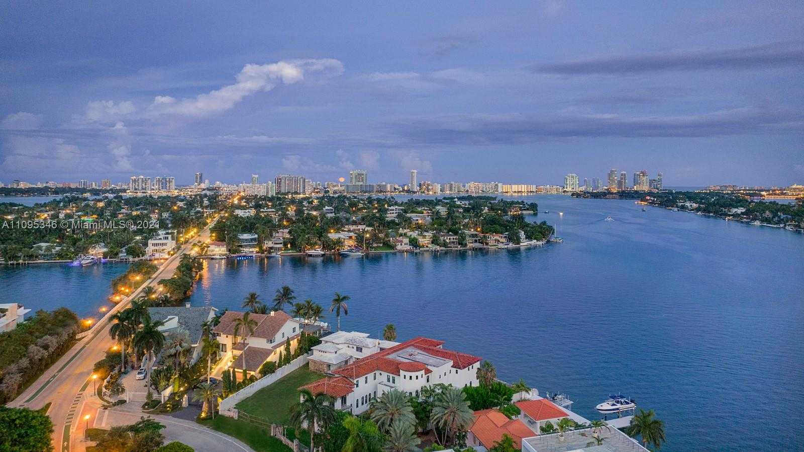 Small Image of 1384 SOUTH VENETIAN WAY, Miami Number 11