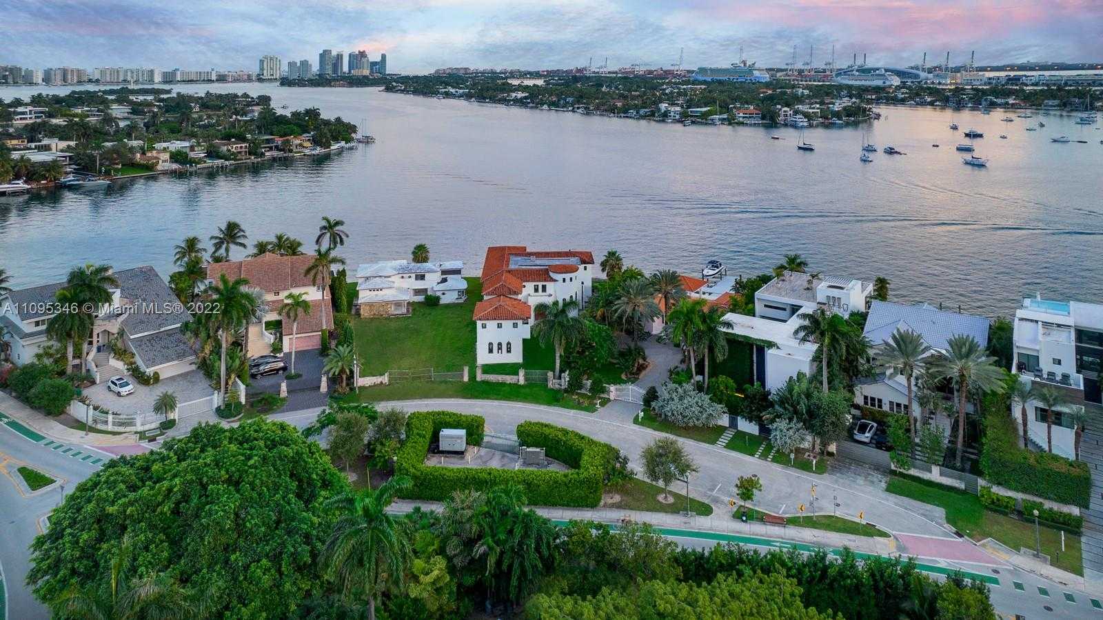 Small Image of 1384 SOUTH VENETIAN WAY, Miami Number 12