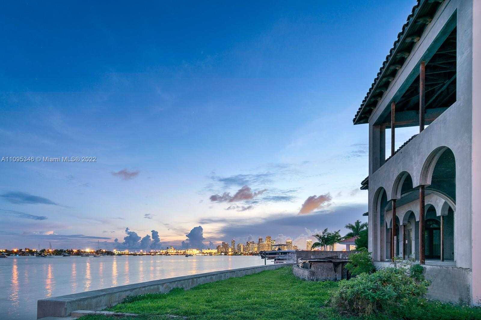 Small Image of 1384 SOUTH VENETIAN WAY, Miami Number 14
