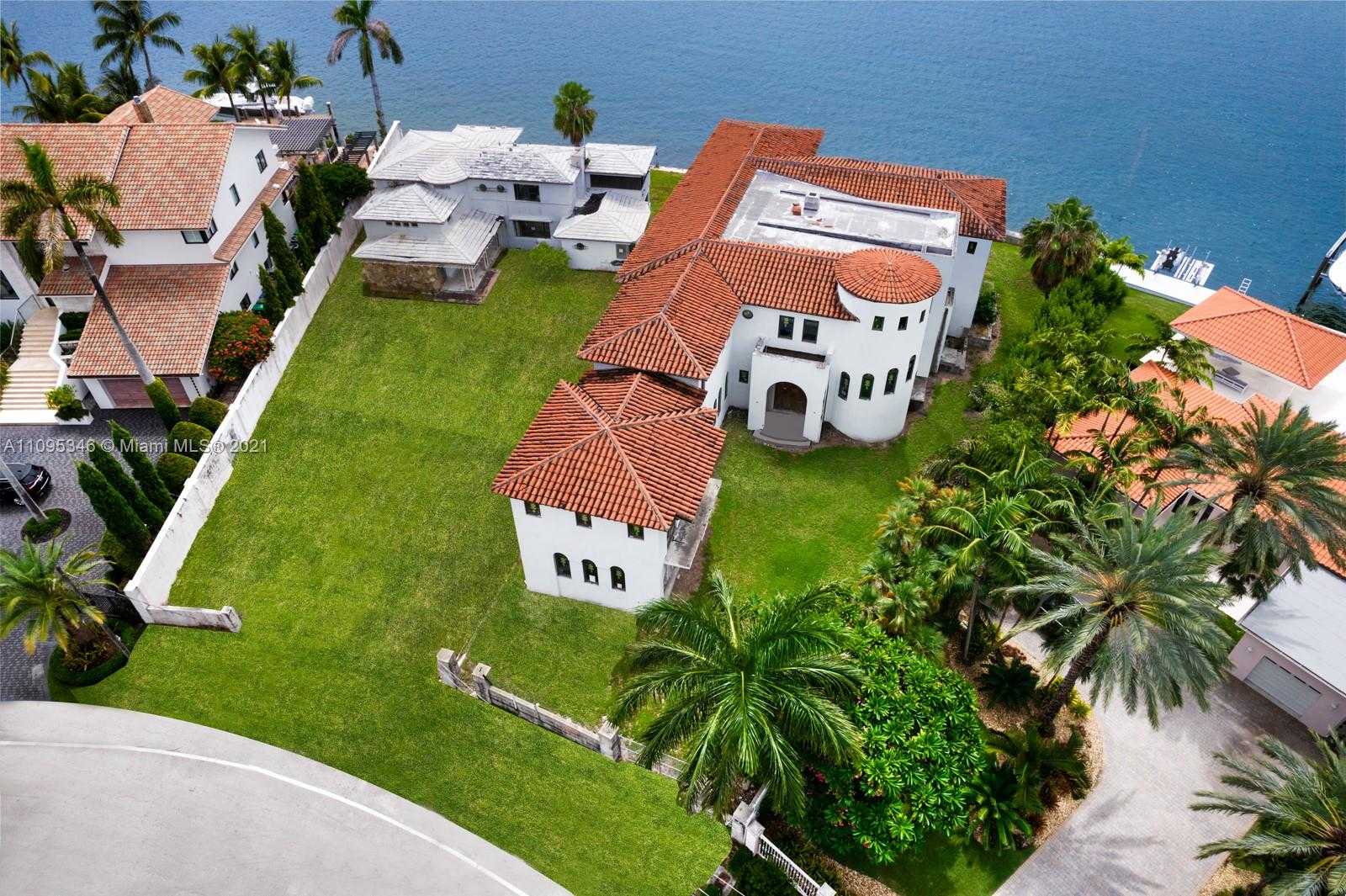 Small Image of 1384 SOUTH VENETIAN WAY, Miami Number 2