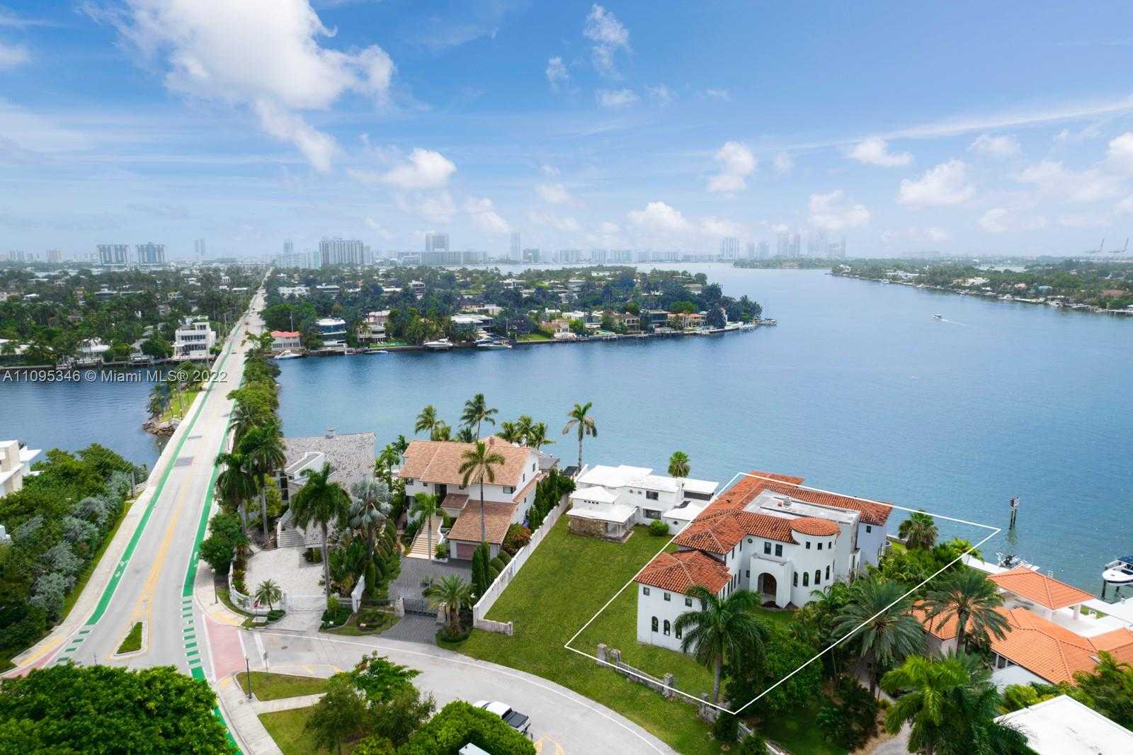 Small Image of 1384 SOUTH VENETIAN WAY, Miami Number 6
