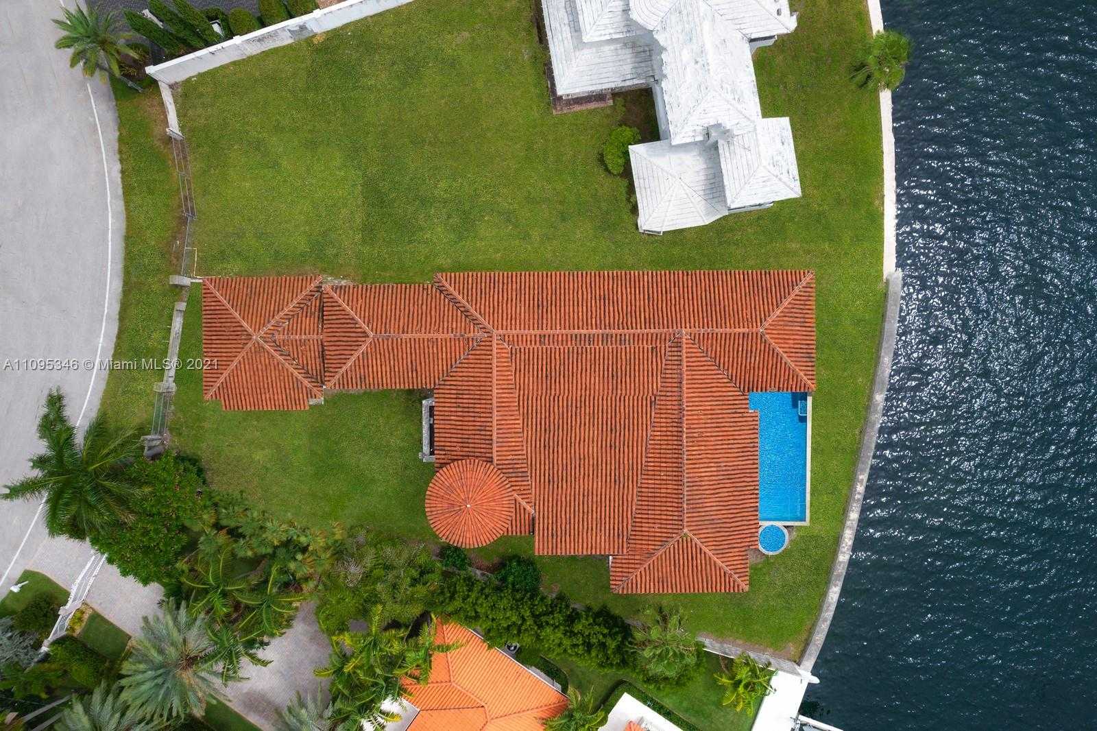 Small Image of 1384 SOUTH VENETIAN WAY, Miami Number 7