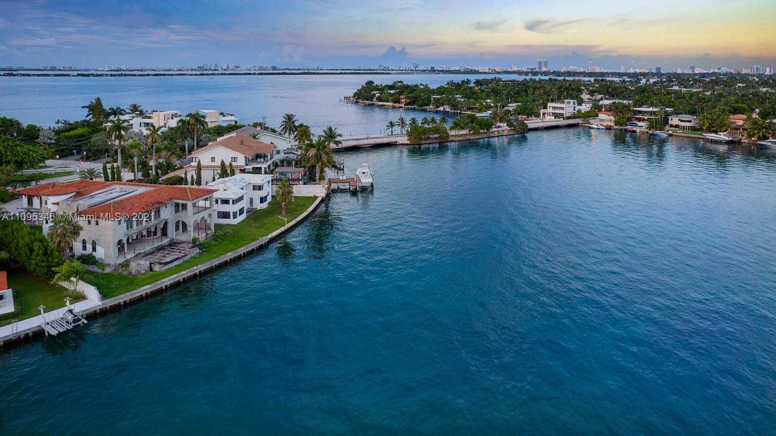 Small Image of 1384 SOUTH VENETIAN WAY, Miami Number 9