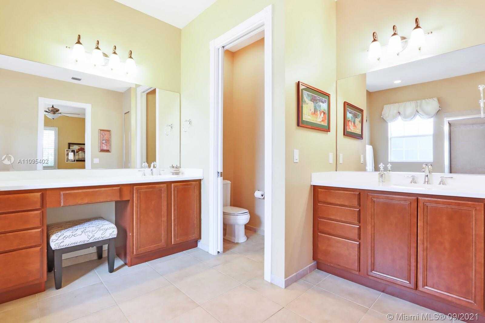 Small Image of 1053 BIG PINE WAY, Jupiter Number 16