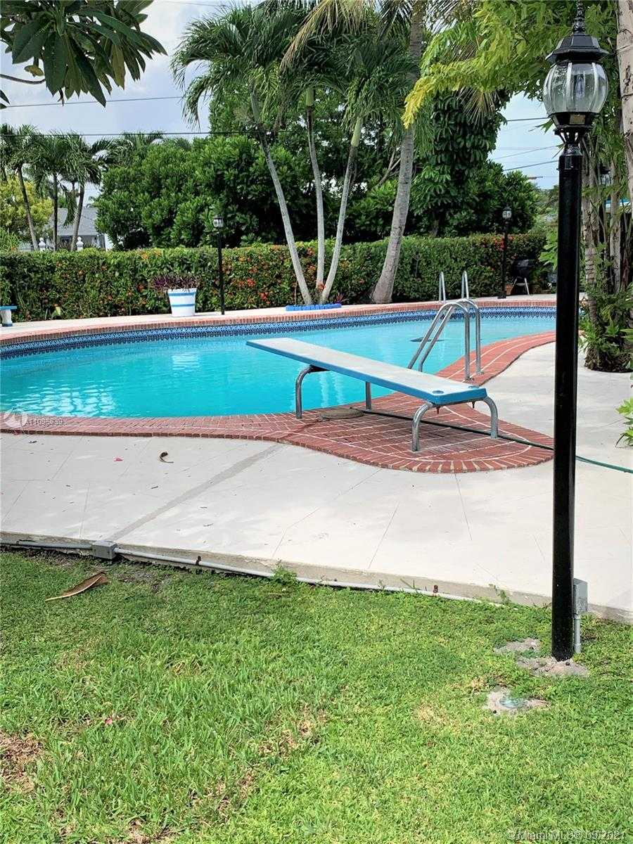 Small Image of 6020 SW 72nd Ave, Miami, FL 33143, USA Number 3