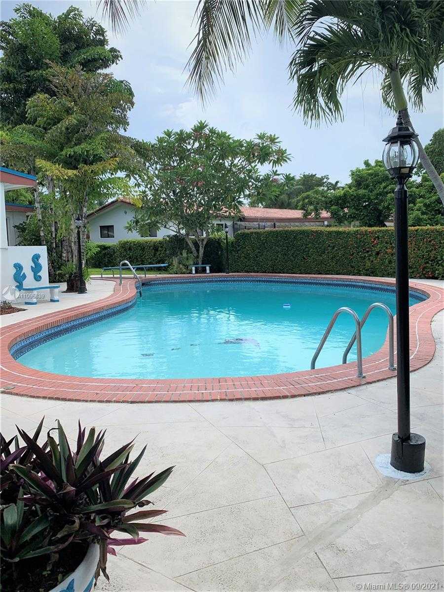 Small Image of 6020 SW 72nd Ave, Miami, FL 33143, USA Number 4