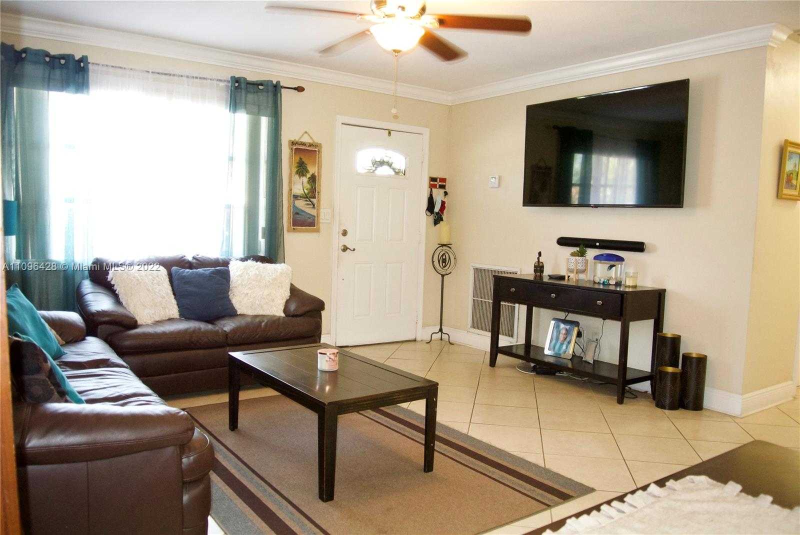 Small Image of 4913 NORTH WEST 48TH AVENUE, Tamarac Number 12