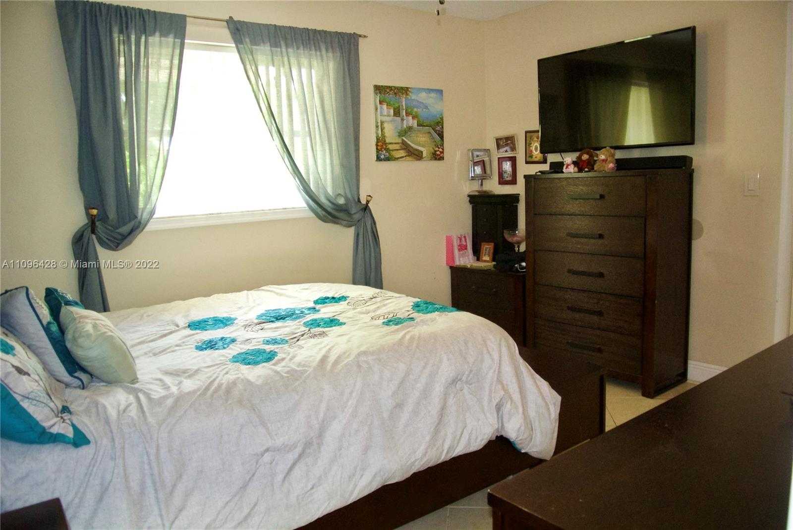 Small Image of 4913 NORTH WEST 48TH AVENUE, Tamarac Number 24