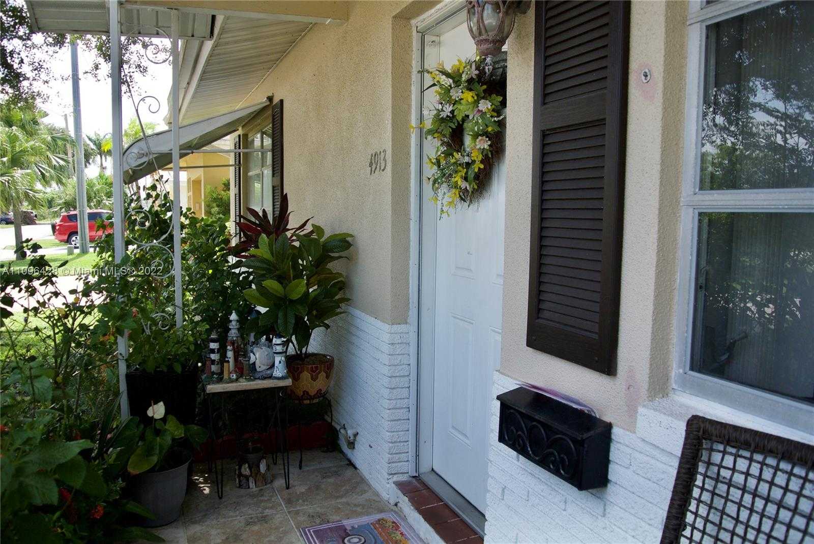 Small Image of 4913 NORTH WEST 48TH AVENUE, Tamarac Number 7