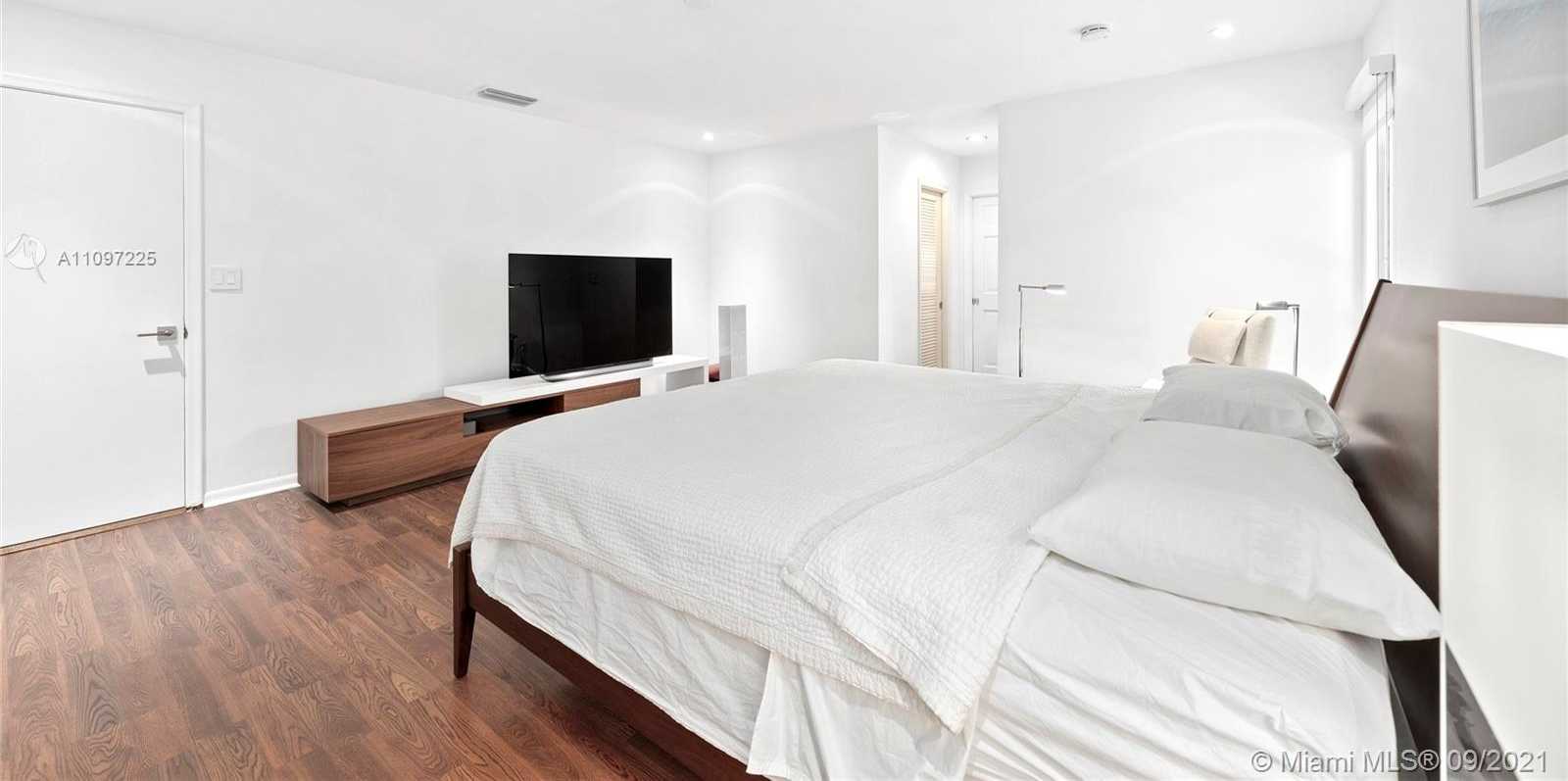 Small Image of 3520 NORTH 32ND TER, Hollywood Number 12