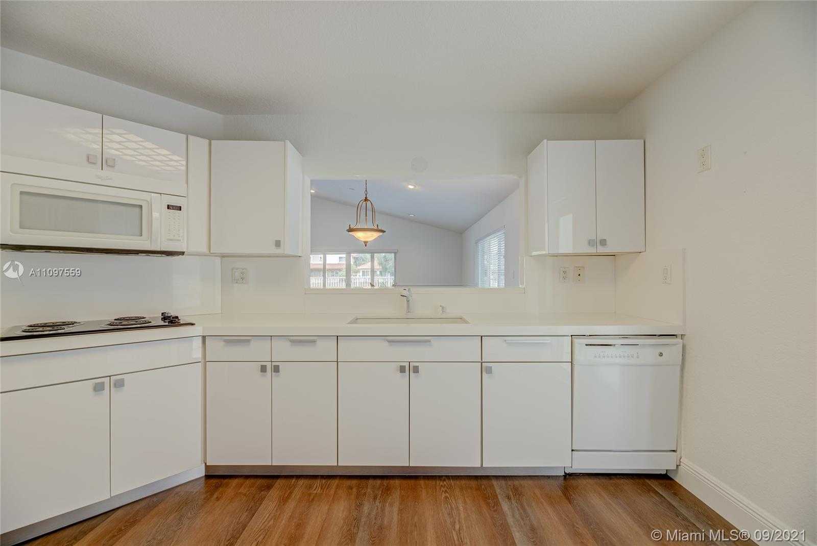 Small Image of 10365 NORTH WEST 46TH ST, Doral Number 12