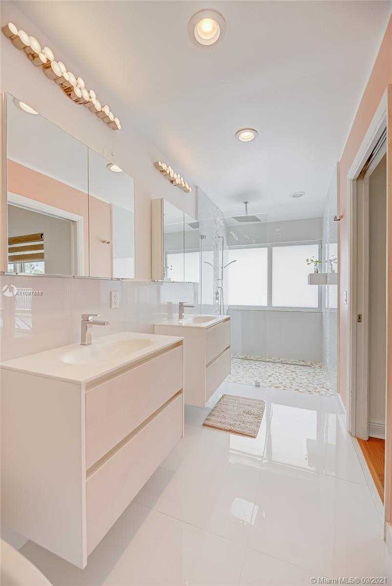 Small Image of 10365 NORTH WEST 46TH ST, Doral Number 19