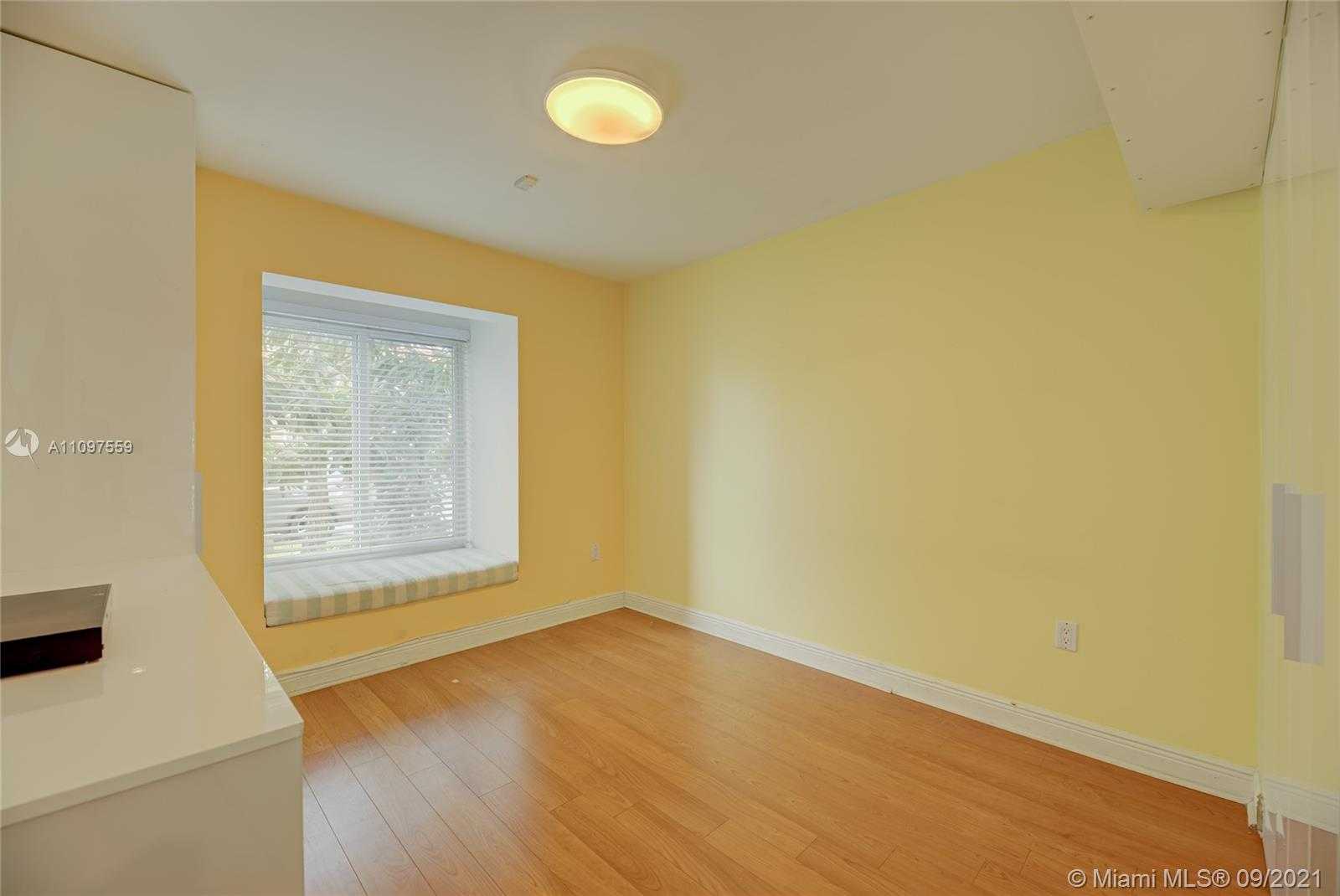 Small Image of 10365 NORTH WEST 46TH ST, Doral Number 23
