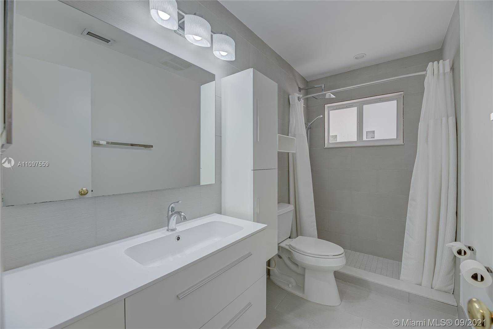 Small Image of 10365 NORTH WEST 46TH ST, Doral Number 25