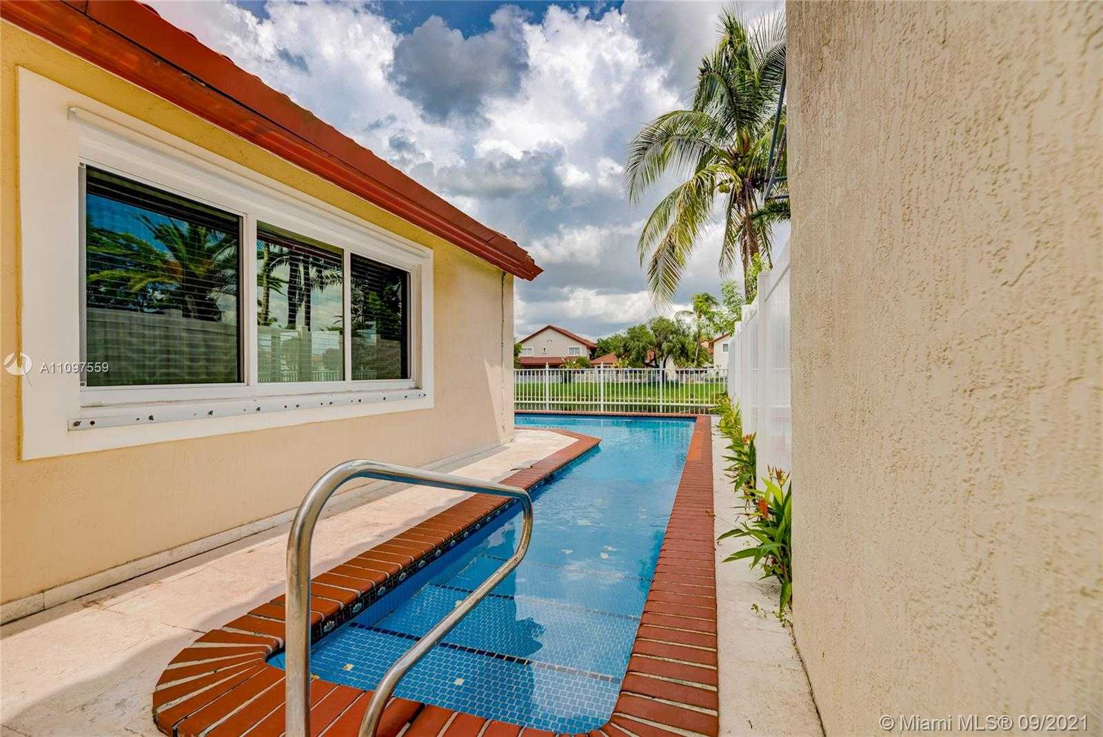 Small Image of 10365 NORTH WEST 46TH ST, Doral Number 35