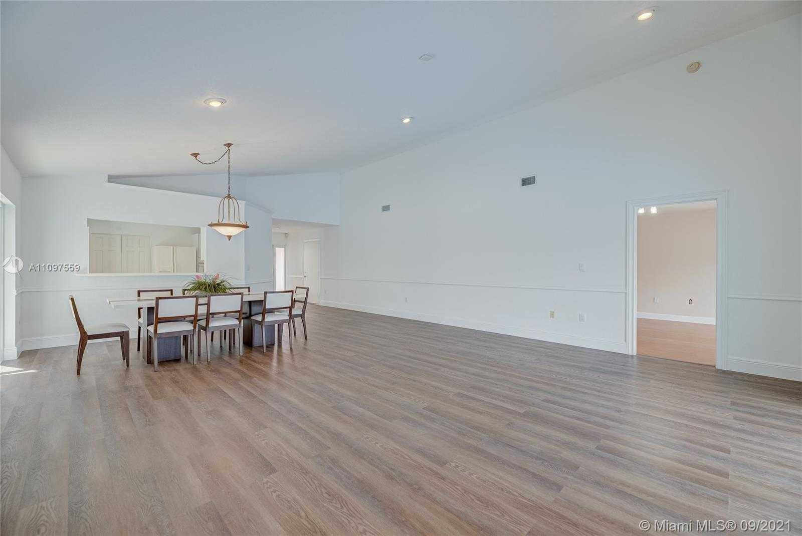 Small Image of 10365 NORTH WEST 46TH ST, Doral Number 8