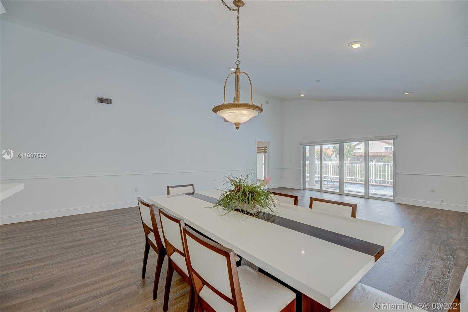 Small Image of 10365 NORTH WEST 46TH ST, Doral Number 9