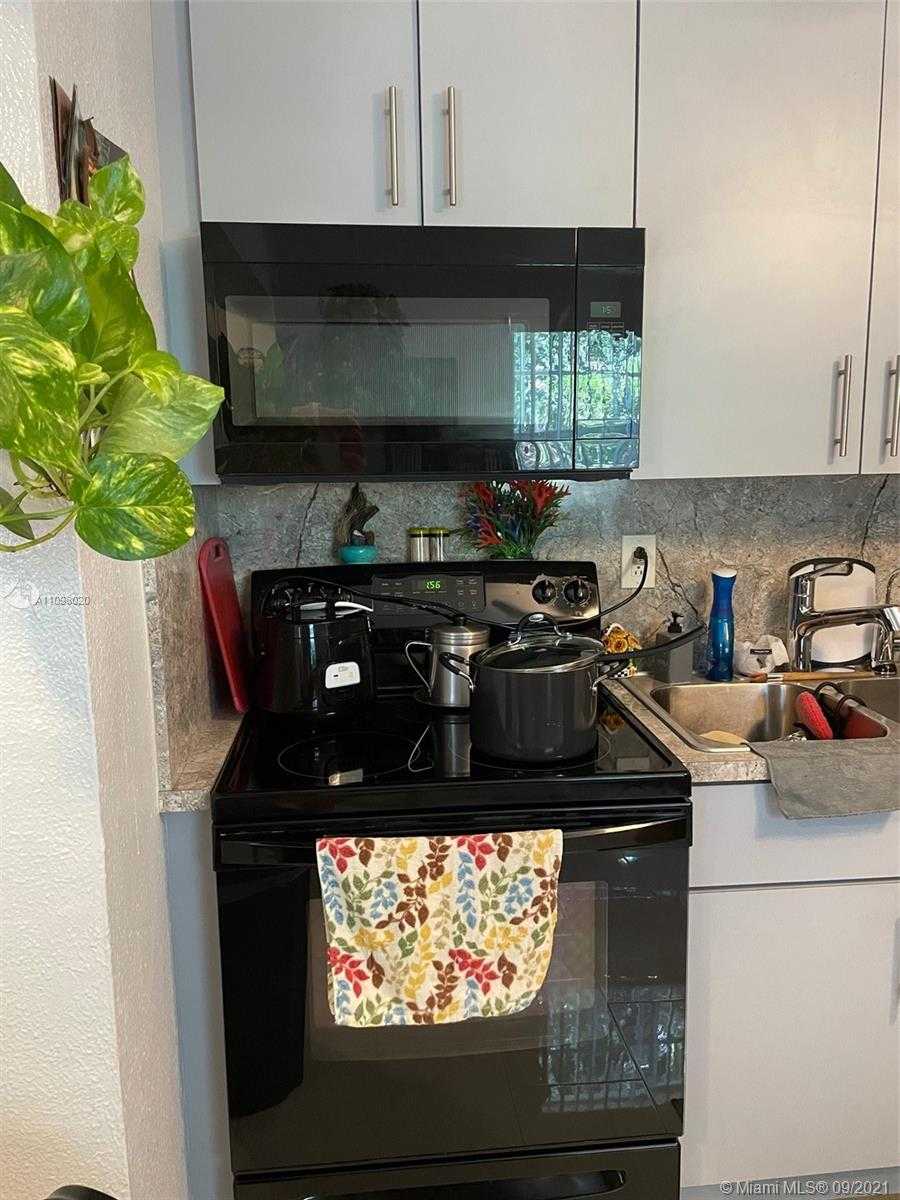 Small Image of 2933 NORTH WEST 16TH AVE, Miami Number 11
