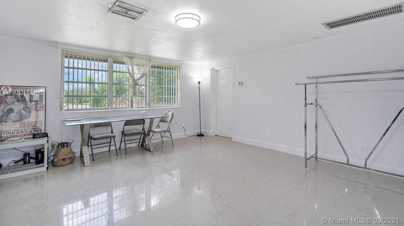 Small Image of 12525 SOUTH WEST 104TH ST, Miami Number 10