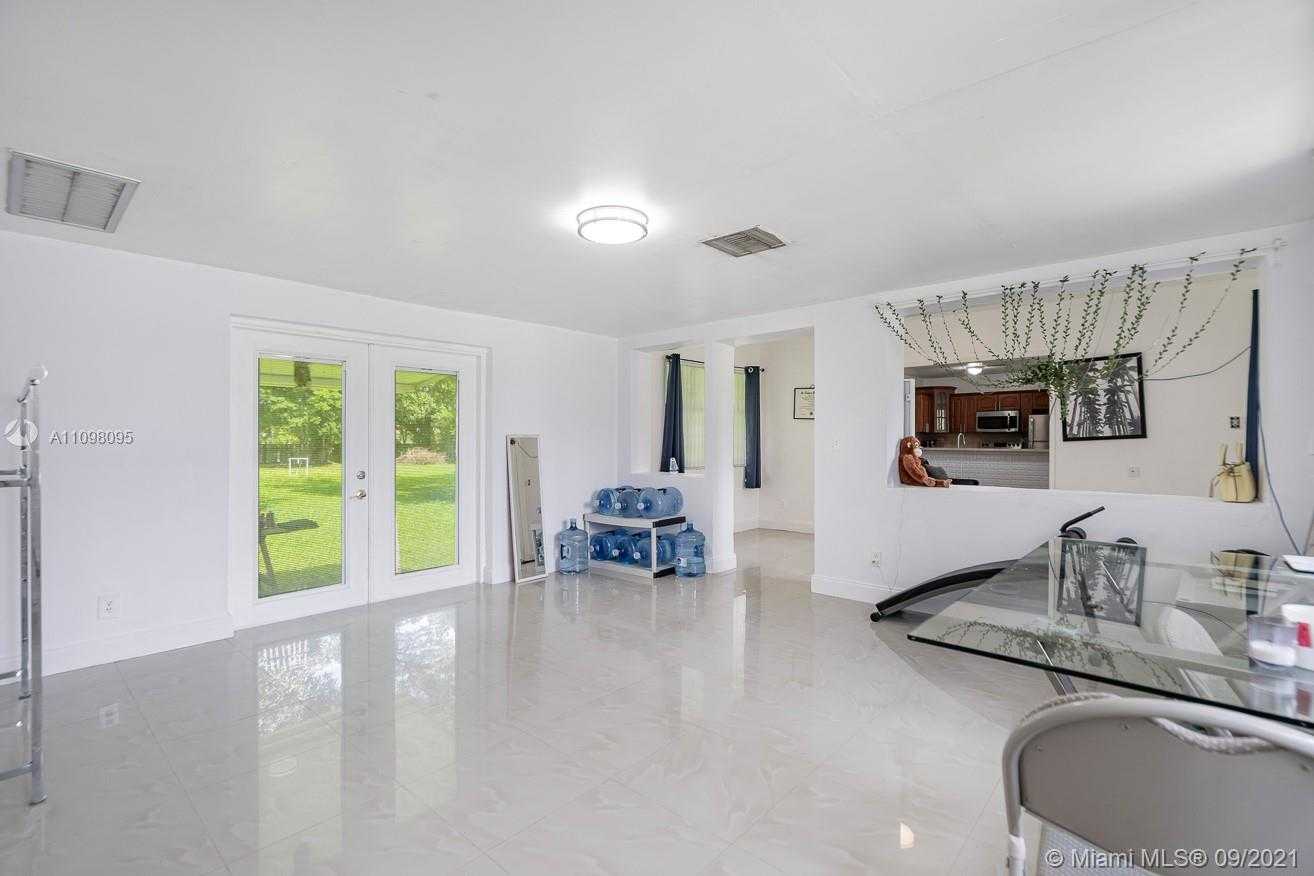 Small Image of 12525 SOUTH WEST 104TH ST, Miami Number 11