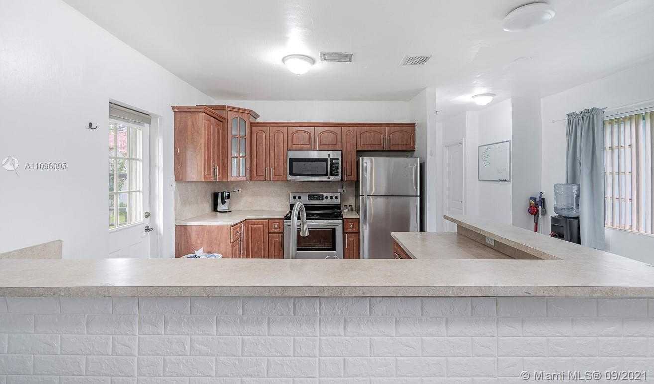 Small Image of 12525 SOUTH WEST 104TH ST, Miami Number 13