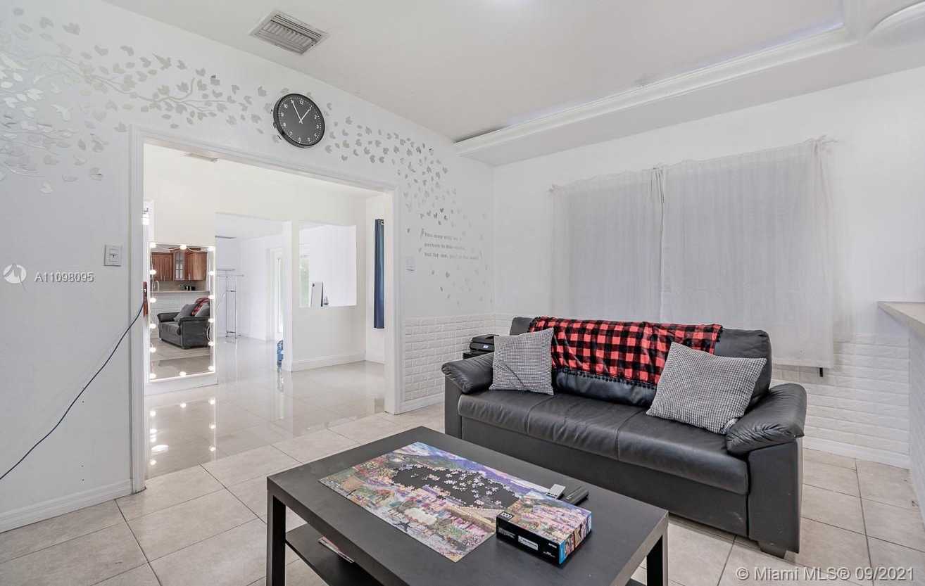 Small Image of 12525 SOUTH WEST 104TH ST, Miami Number 14