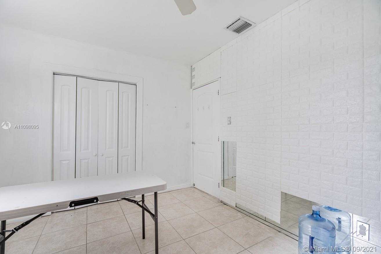 Small Image of 12525 SOUTH WEST 104TH ST, Miami Number 15