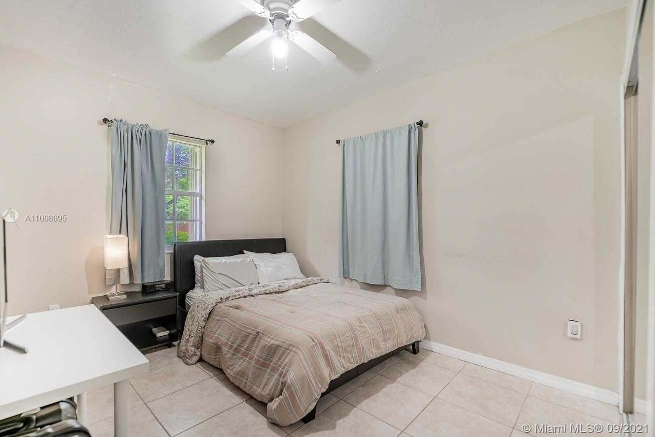 Small Image of 12525 SOUTH WEST 104TH ST, Miami Number 16