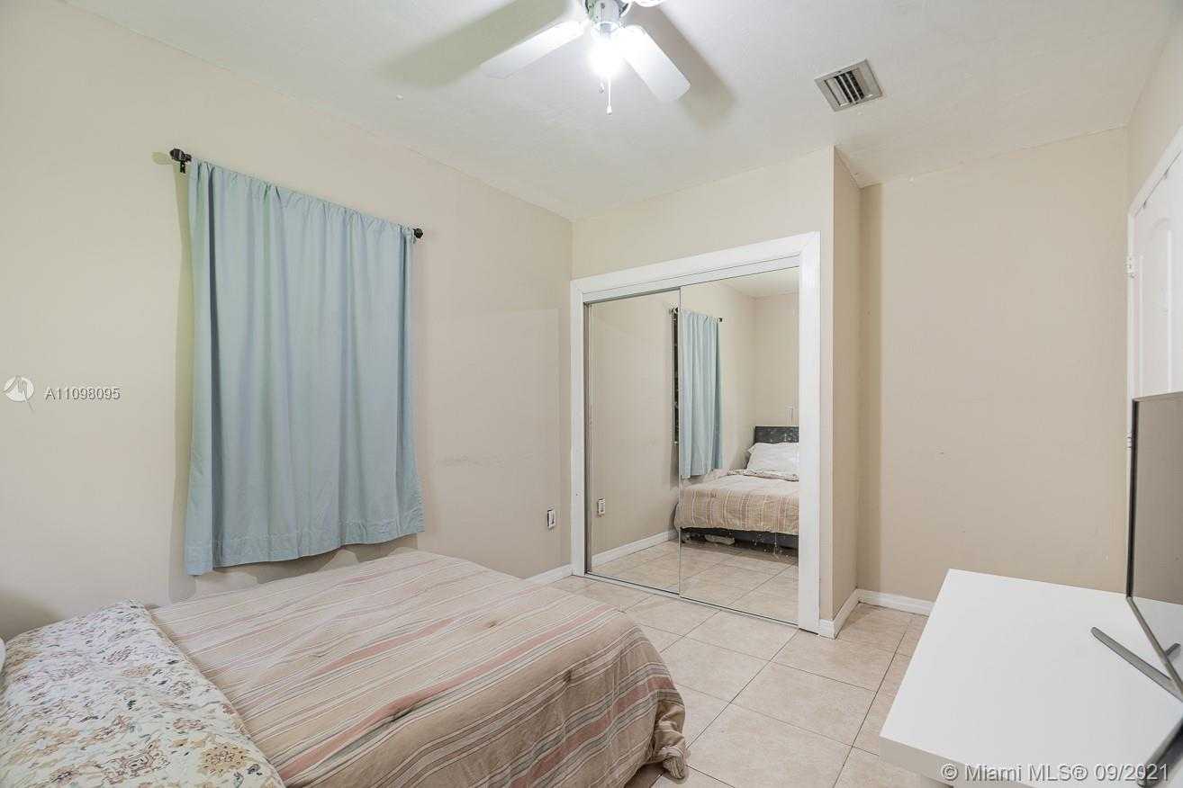 Small Image of 12525 SOUTH WEST 104TH ST, Miami Number 17