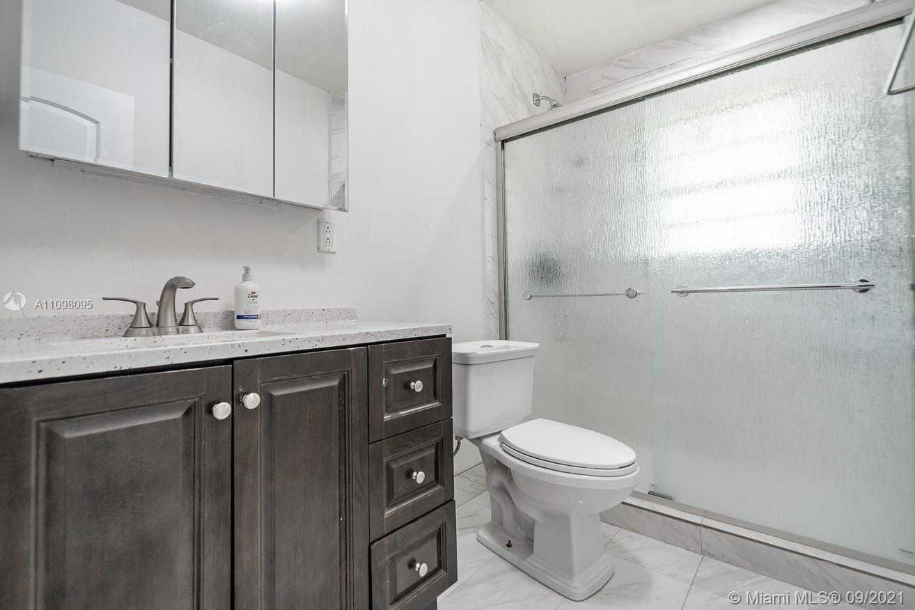 Small Image of 12525 SOUTH WEST 104TH ST, Miami Number 18