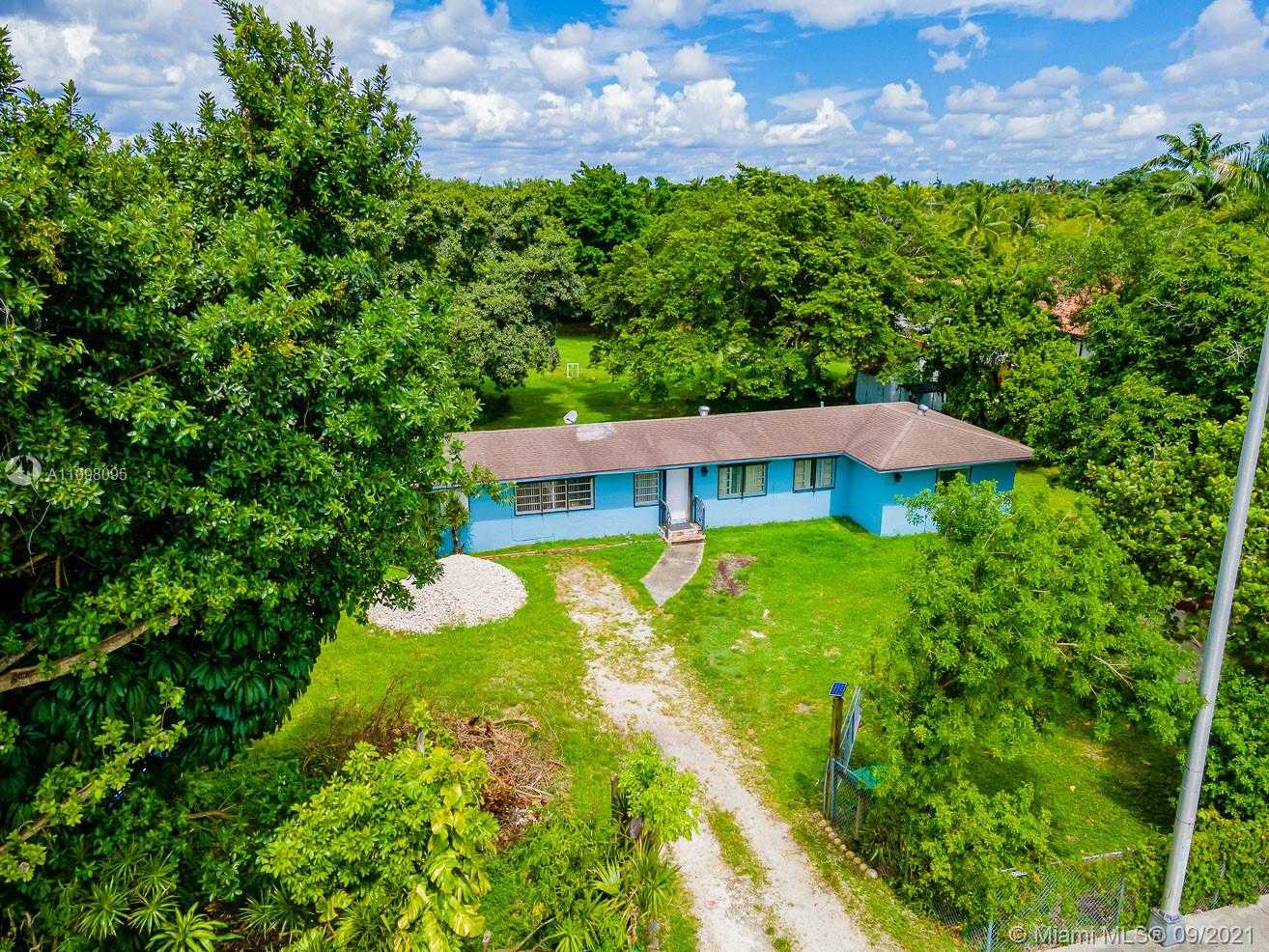 Small Image of 12525 SOUTH WEST 104TH ST, Miami Number 2