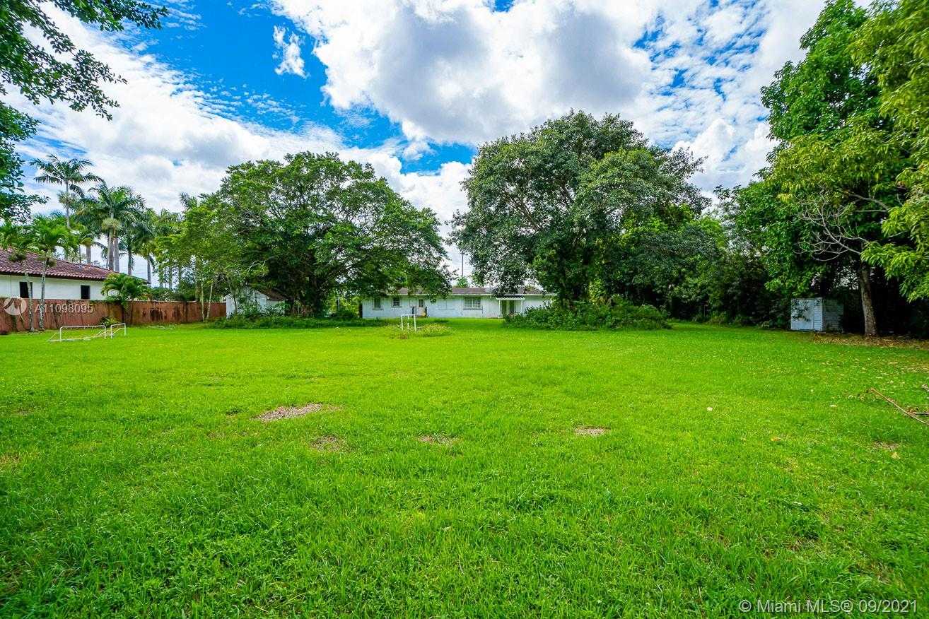 Small Image of 12525 SOUTH WEST 104TH ST, Miami Number 21