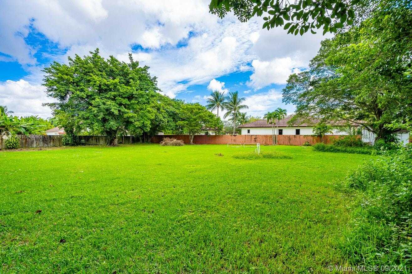 Small Image of 12525 SOUTH WEST 104TH ST, Miami Number 22