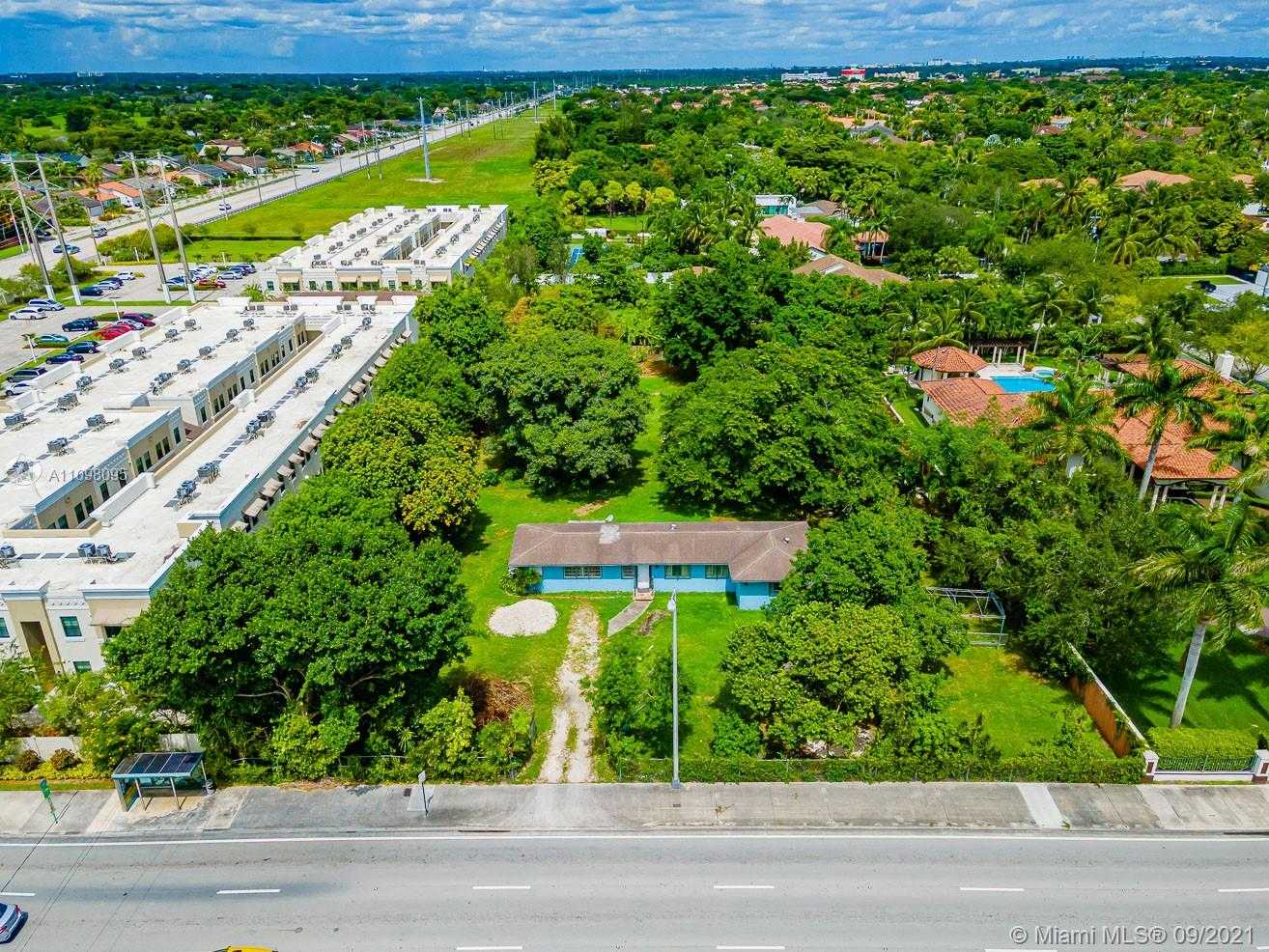 Small Image of 12525 SOUTH WEST 104TH ST, Miami Number 3