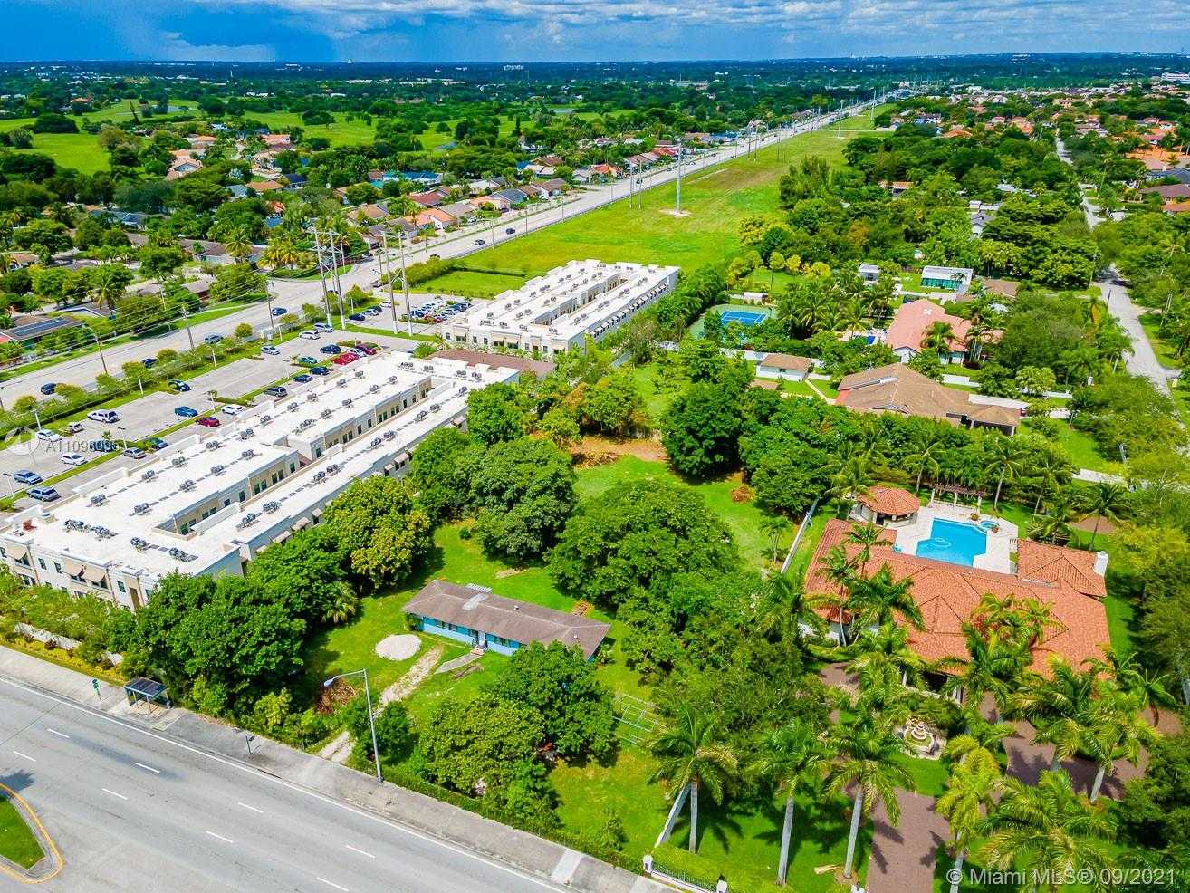 Small Image of 12525 SOUTH WEST 104TH ST, Miami Number 5